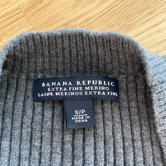 Banana Republic sweater vest - Picture 2 of 2